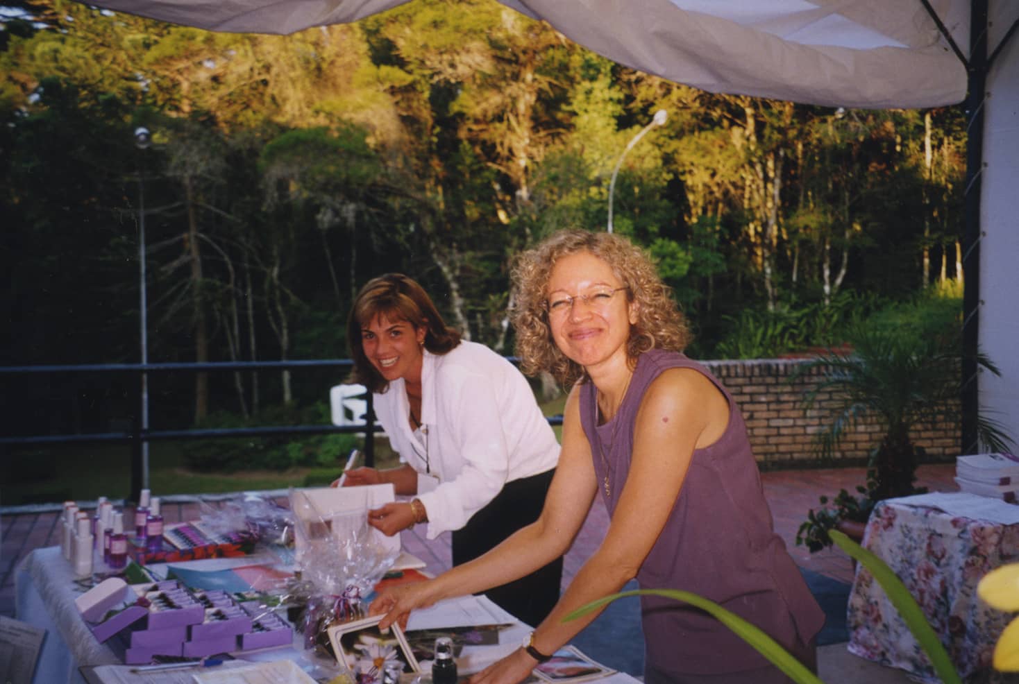 Mentoring for Flower Essence Practitioners - For 22 years, in Brazil, I have co-owned a business that offered Education and Distribution of flower essences, organizing seminars gather individuals throughout the country.